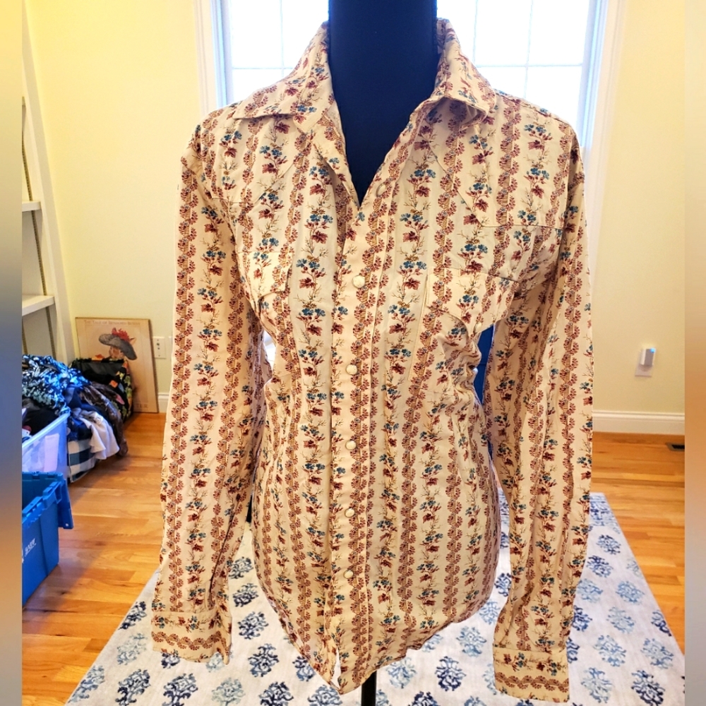 Womans Western, Red Lodge Trading Company long sleeve snap shirt, size Medium,
